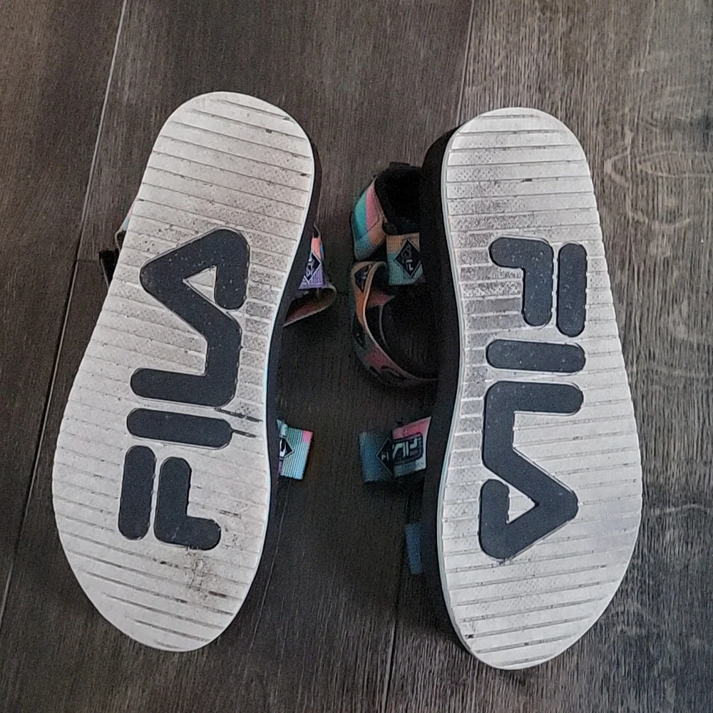 Fila gently used